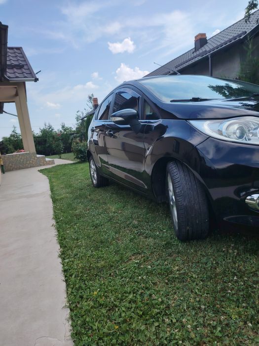 Vând Ford fiesta