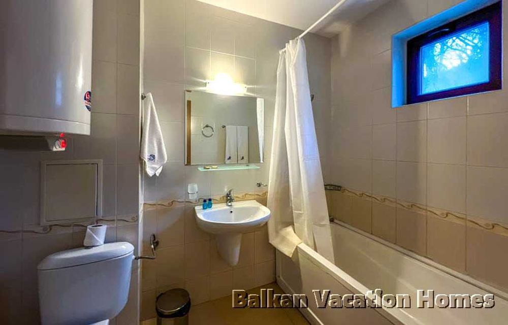 Продава се Тристаен апартамент в Каварна - 103 кв.м за 797 €/кв.м - Снимка #8