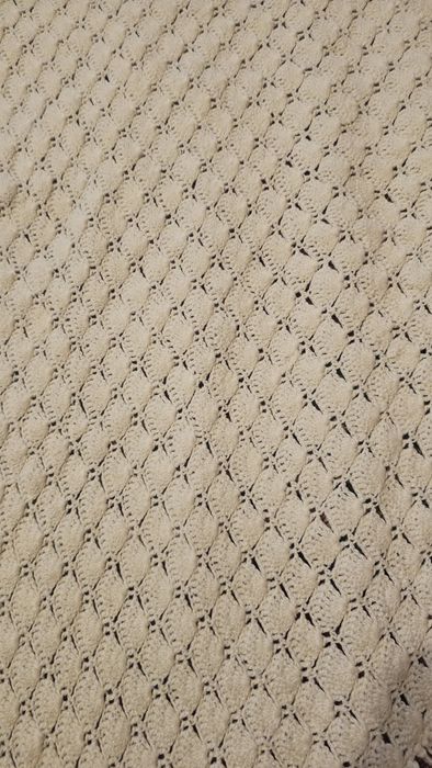 Ръчно плетена дамска жилетка