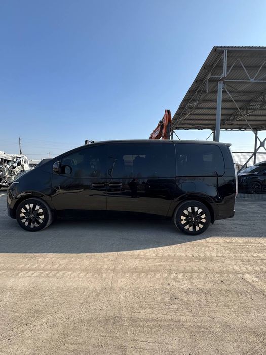 Hyundai staria 2025
