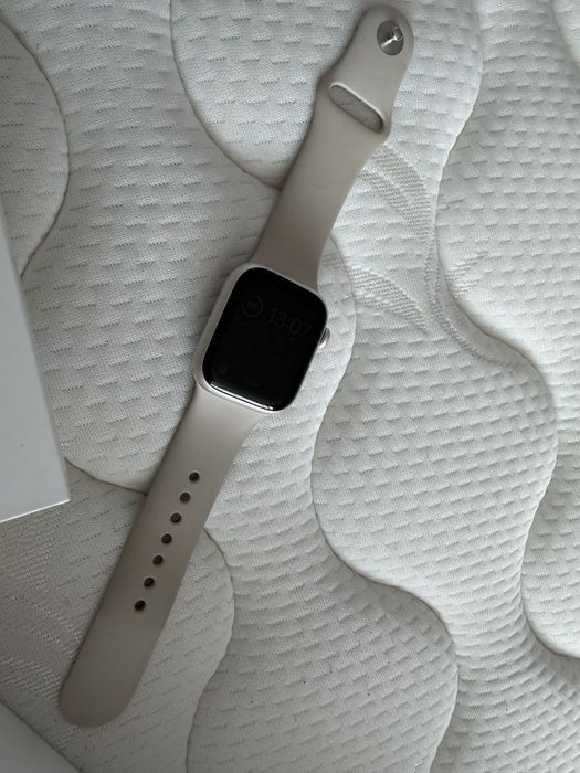 Apple watch series 8 41mm Starlight Aluminium Case