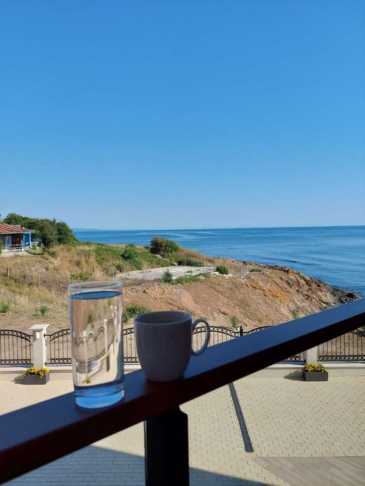 Уютен дом на брега на морето с уникална гледка