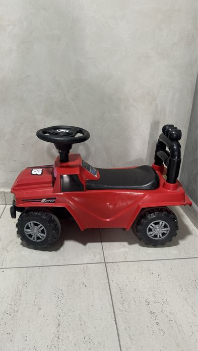 Продам машинку детскую