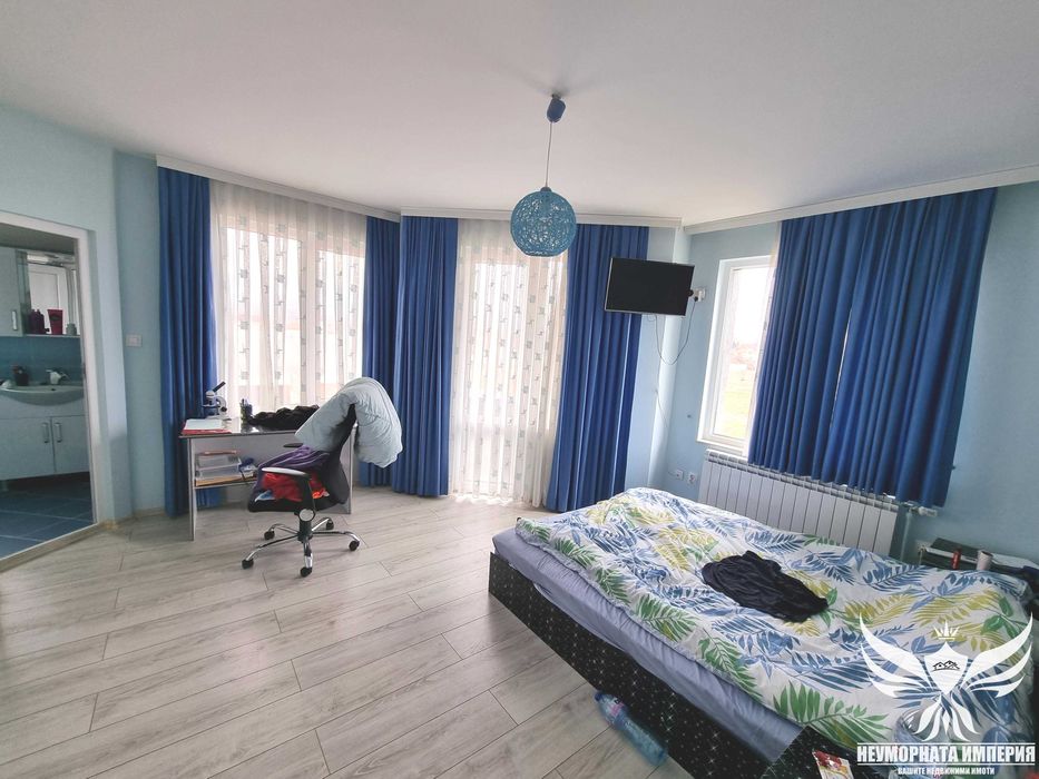 Продавам къща с РЗП 430кв. с двор 835кв. в гр. Пловдив, кв. Беломорски