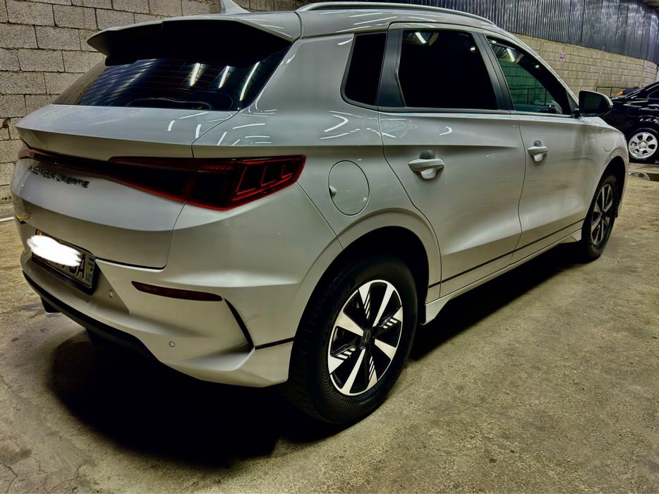 BYD e2 Zudlik bilan sotilqdi toliq eliktir bilan harakatlanadi