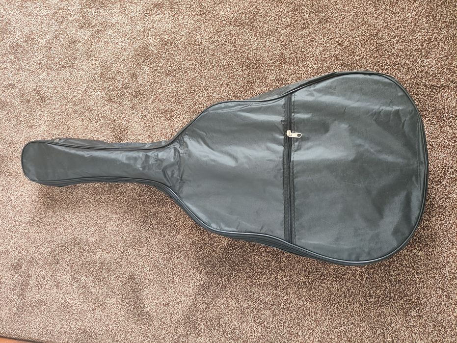 Для достойного кандидата продам гитару+чехол в подарок