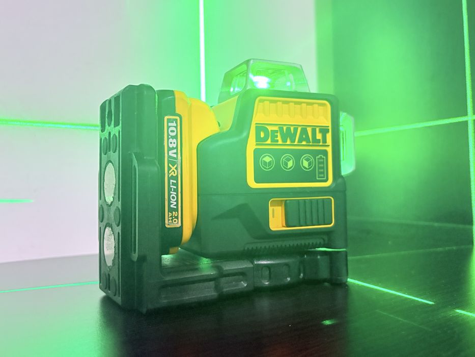De vânzare Nivelă Laser DEWALT cu laser verde – Stare foarte bună