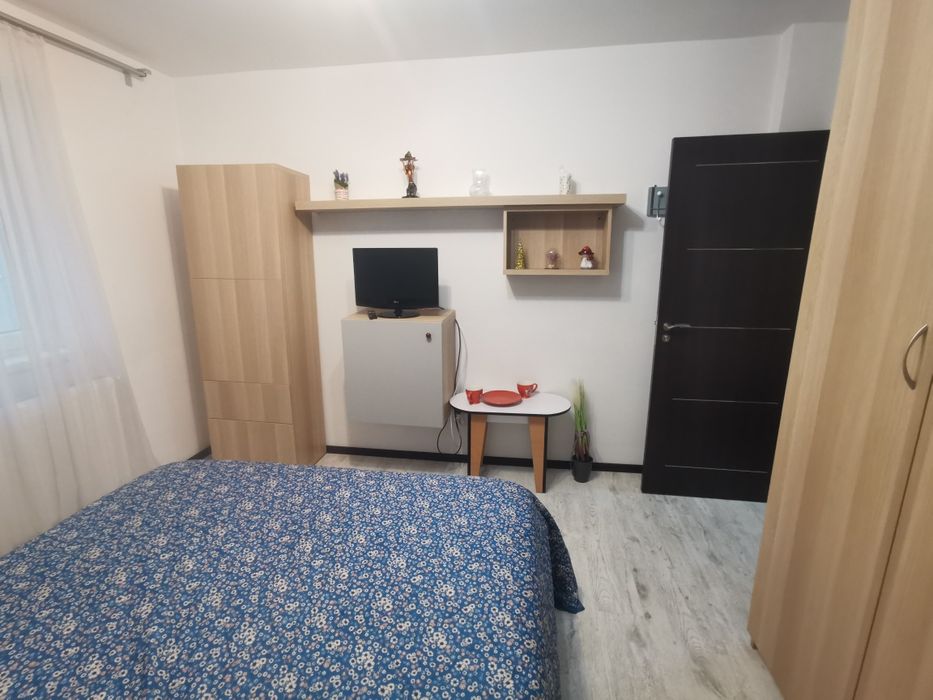 Închiriez apartament 3 camere