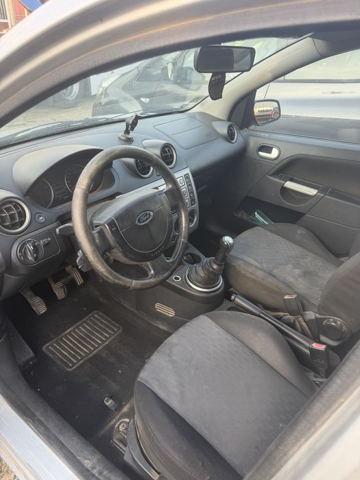Продавам ford fiesta