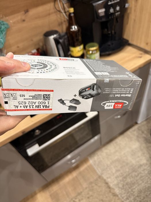 Батерия bosch 2.5 A със зарядно