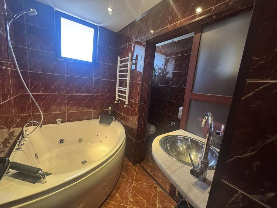 Дава се под наем Тристаен апартамент в Бургас, Възраждане - 109 кв.м за 687.99 € - Снимка #6