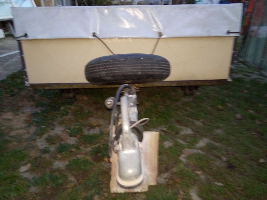 Продавам ремарке палатка без регистрация нови гуми спирачки супер съст