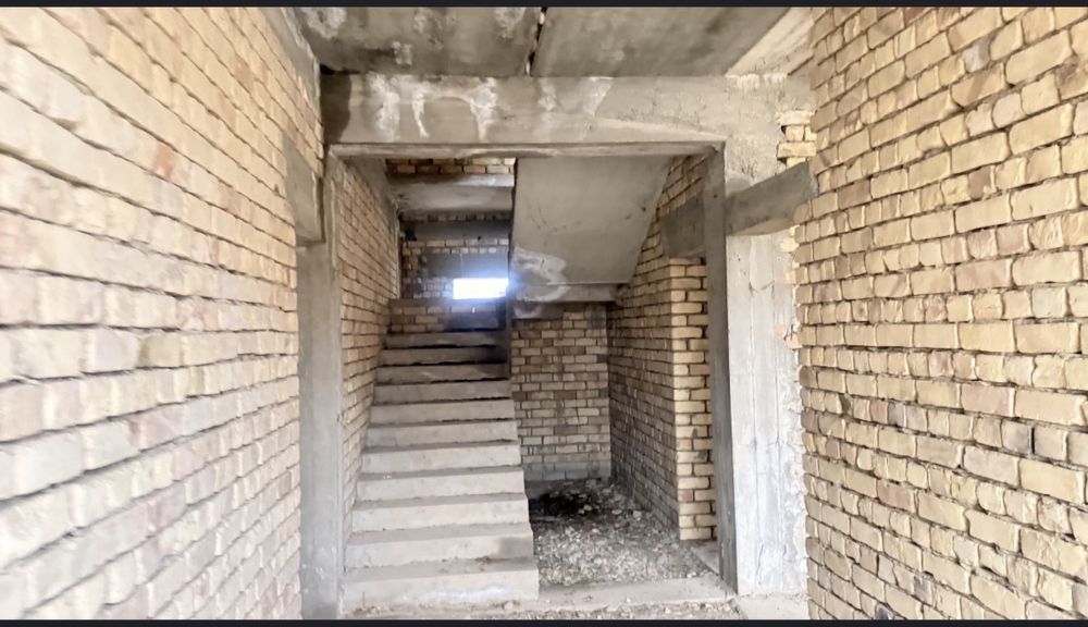 Qurilishi tugamagan Uy sotiladi