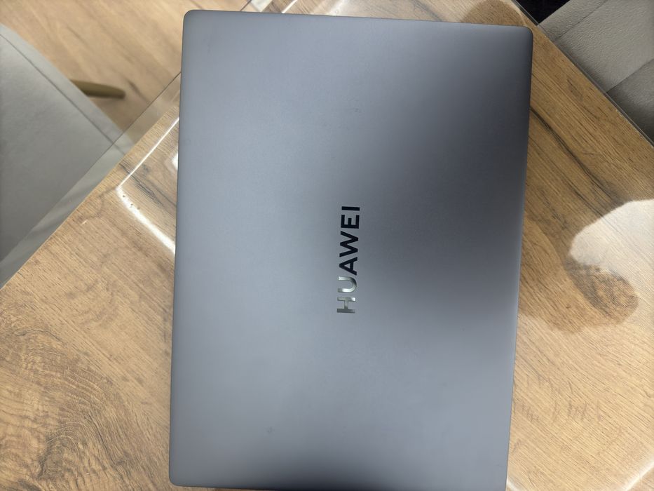 Huawei Matebook.