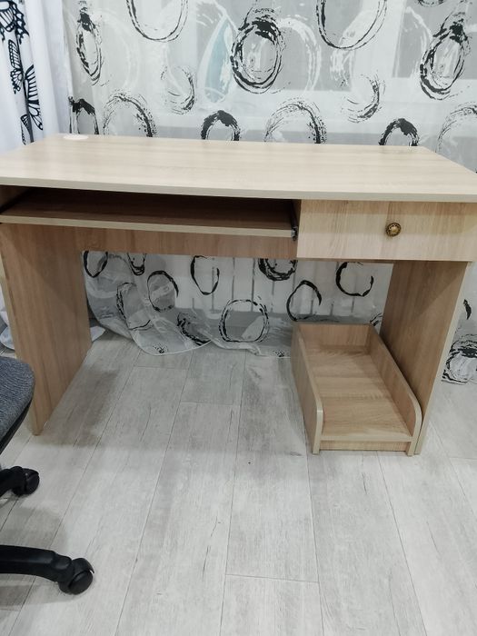 Продам офисный столик