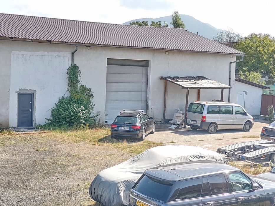 Închiriez hală 300 mp