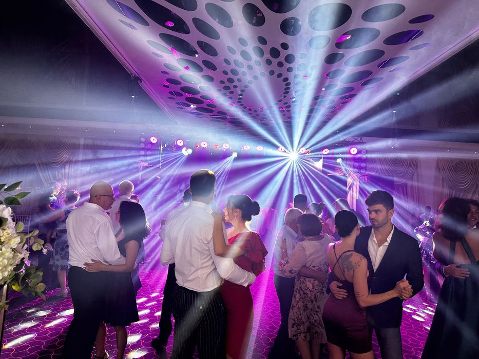 Dj-Mc,Scena,Ecran Led,Schela de Lumini,Sonorizare,PistoaleCO2 Band-uri