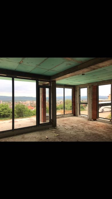 Новострояща къща с панорамна гледка