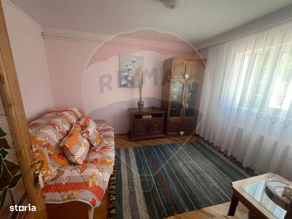 Casă / Vilă 10 camere Lepsa