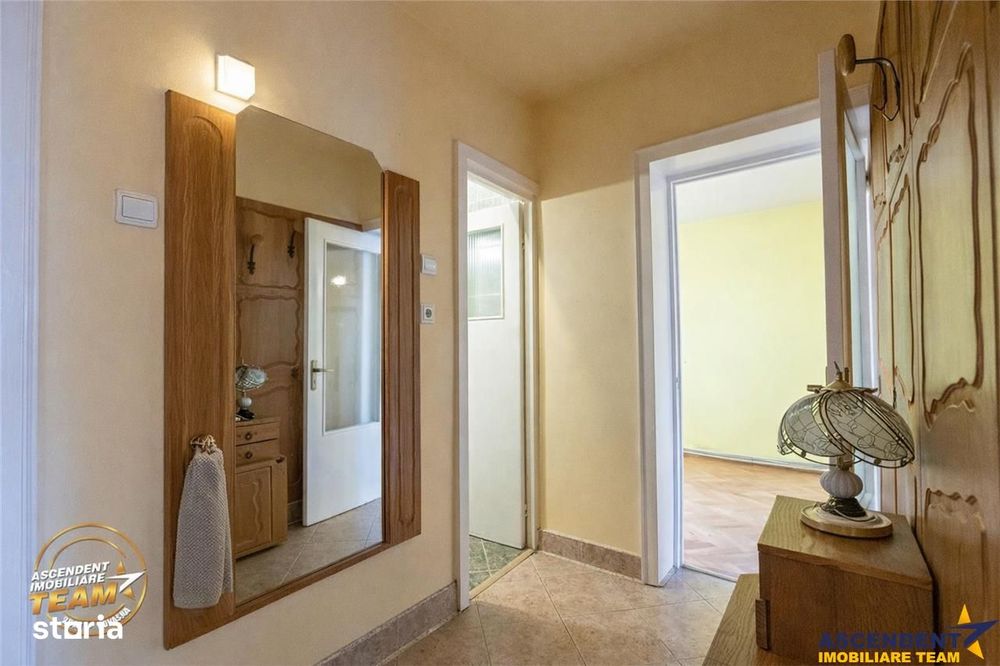 FILM:Apartament cu 4 camere,2 bai,2 balcoane,2 garaje,Targu Secuiesc,C