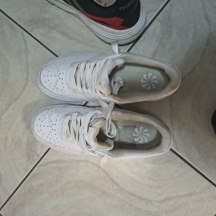 Adidași Nike foarte puțin purtati