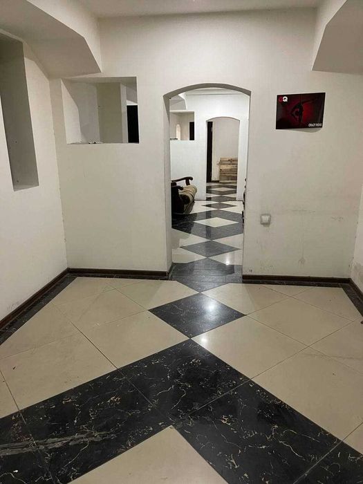 Айбека ул.пересечение Нукусская рядом Б/Ц "Авалон","Шох"мед. центр