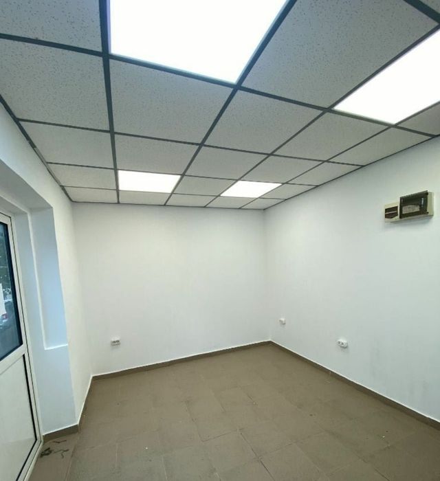 Spatiu comercial centrall Mioveni