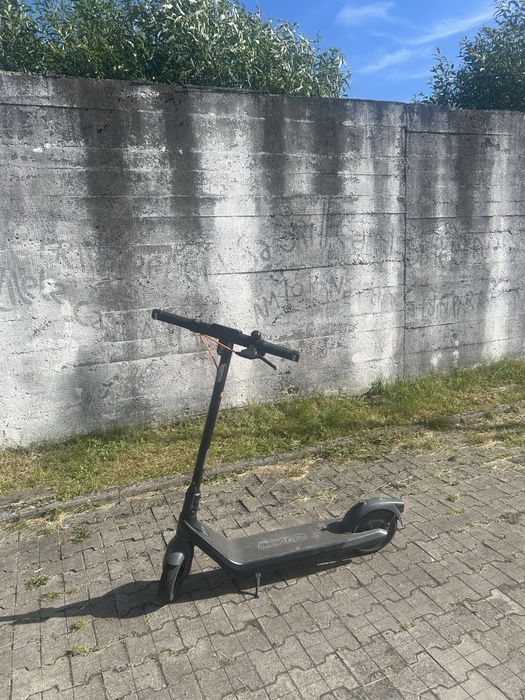 Vând trotineta ninebot segway e2 pro