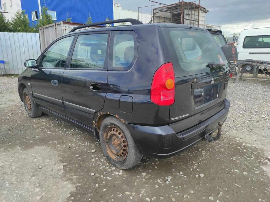 Mitsubishi Space-Митсубиши Спейс Стар 1.3 колата е в движение НА ЧАСТИ