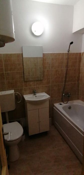 Închiriez garsonieră