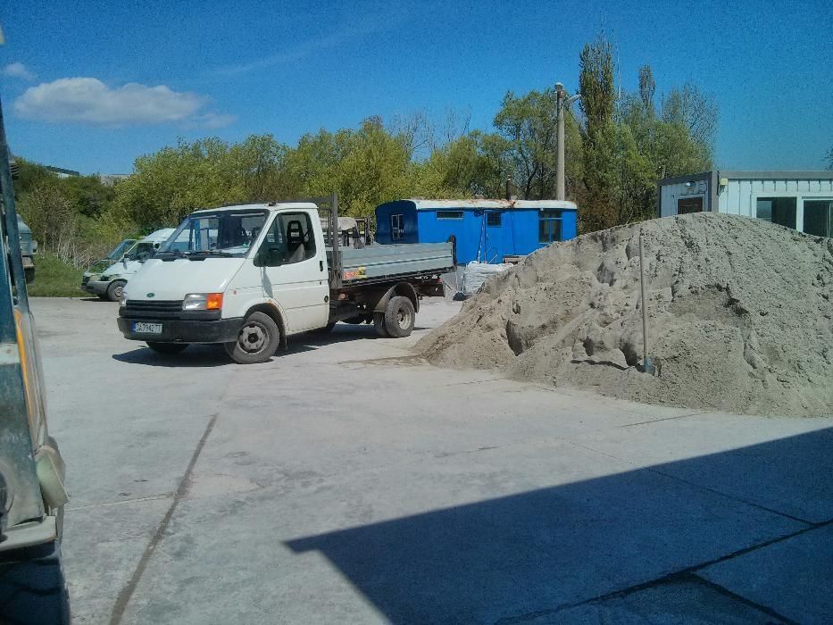Продавам и транспортирам инертни материали