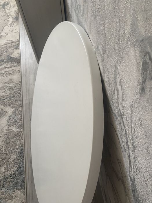 Продам стол круглый.