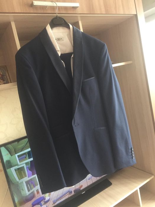 Продаю мужской свадебный костюм