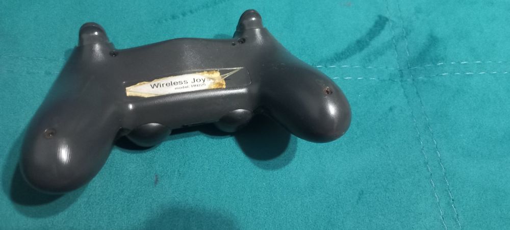 Vând controller ps4 perfect funcțional.