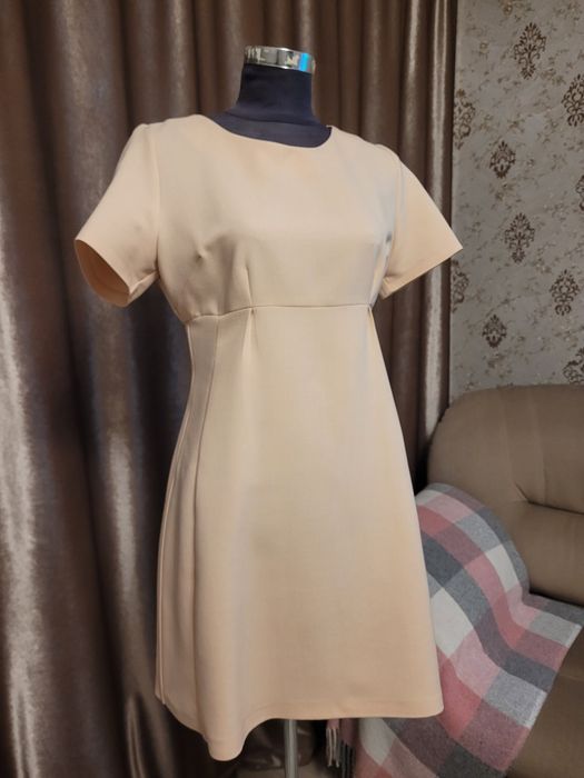 Платье для стройной девушки с тонкой талией.