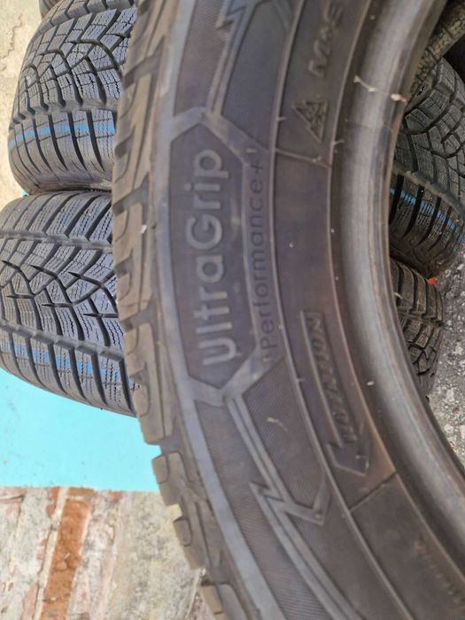 4 Goodyear R16 215/60 Зимни гуми DOT2719