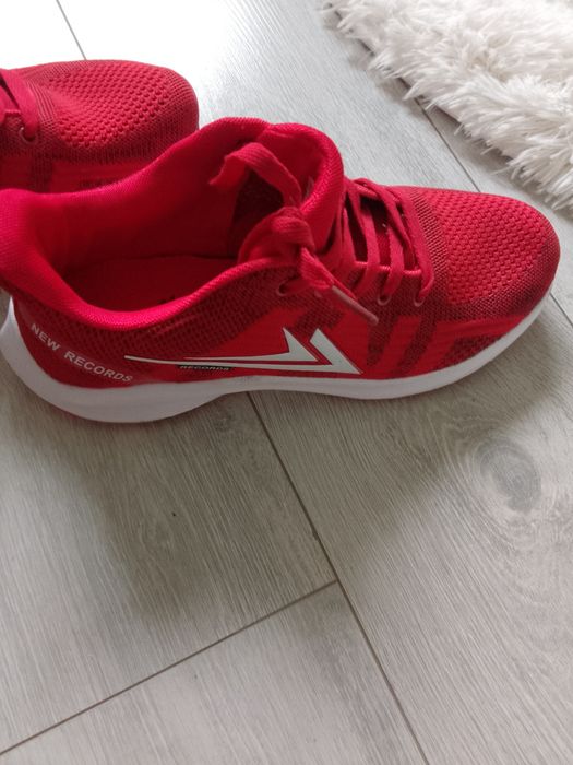 Мужские кроссовки 42 размера