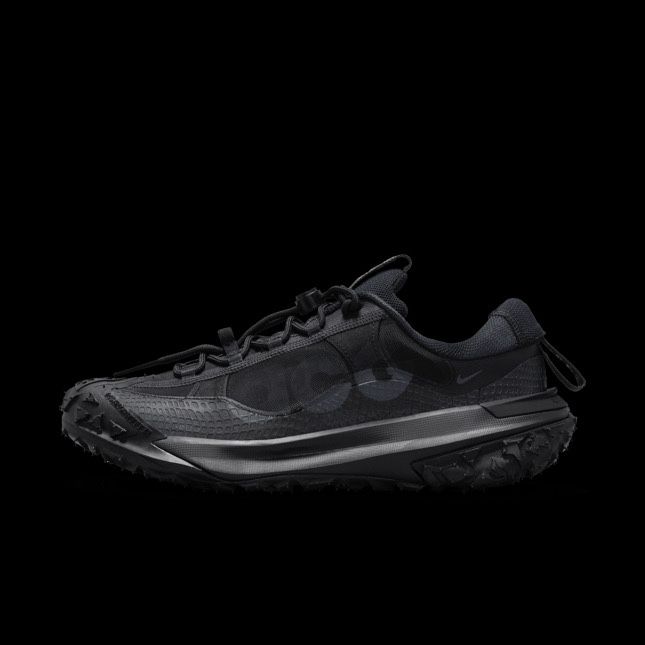 Новые кроссовки Nike