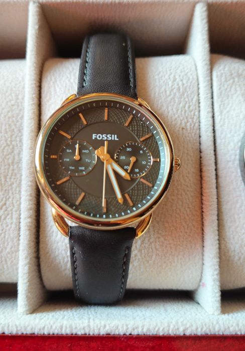 Дамски часовници Fossil