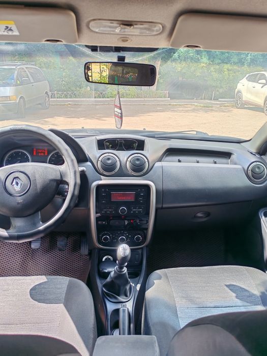 Продаём рено дастер 2015год