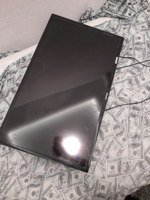 Televizor SAMSUNG (32) original korobka bor