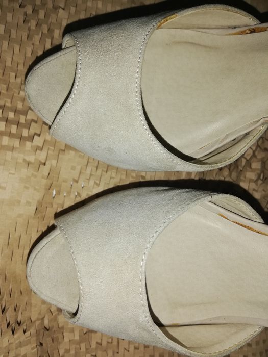 Pantofi cu toc înalt bej 37