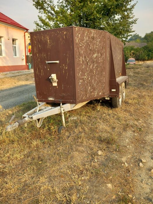 Remorca vând sau schimb cu una de 750 kg