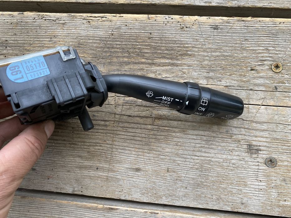 Manete stergatoare bloc lumini toyota avensis t25