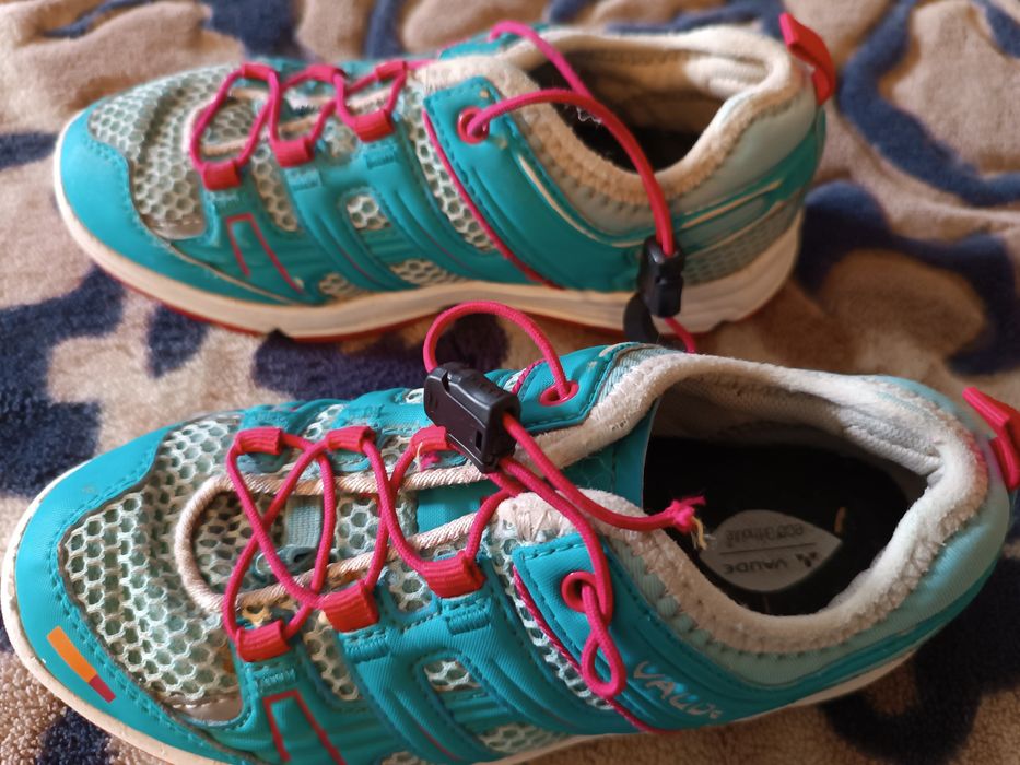 Кроссовки на девочку