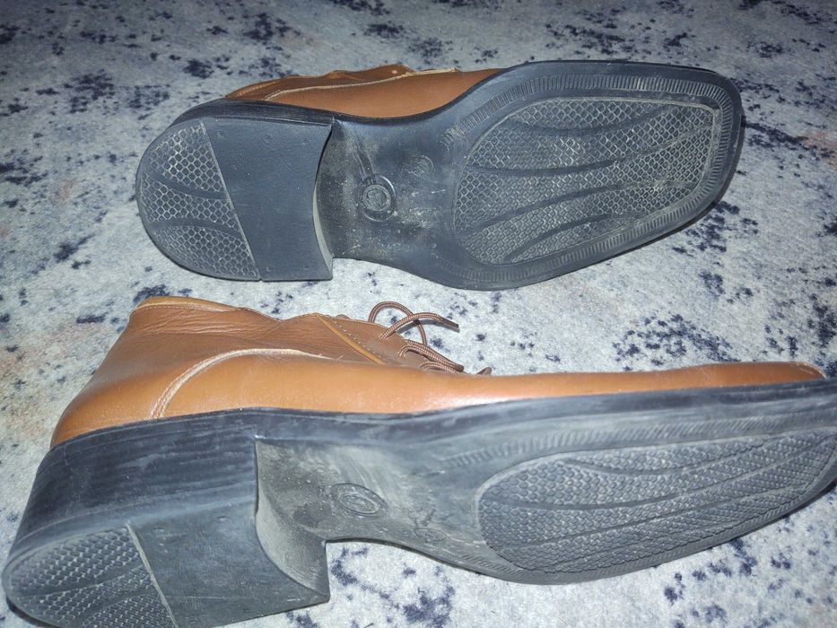 Кожени обувки номер 42, стелка 27 см
