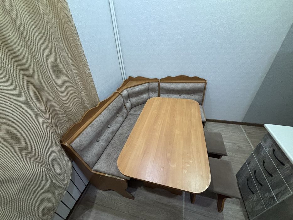 Кухонный уголок стол стулья