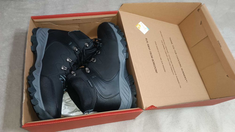 Продавам чисто нови мъжки боти Runners - номер 45