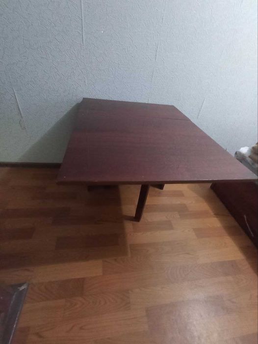 Продам раскладной стол в отличном состоянии