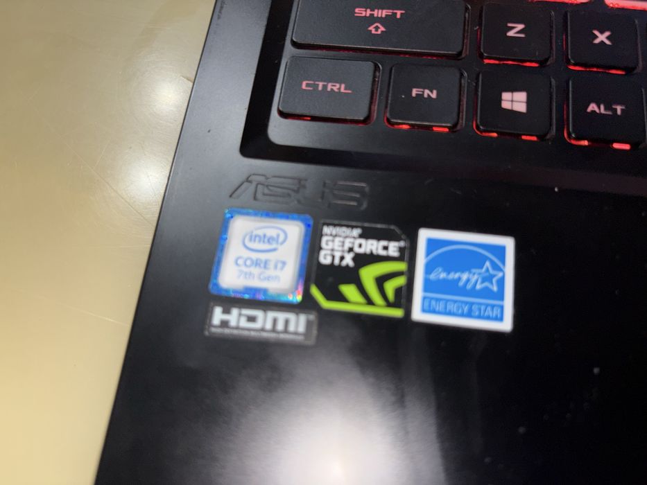 ASUS ROG Strix GL503 -i7, GTX1050Ti, 16GB RAM, SSD+HDD, gaming